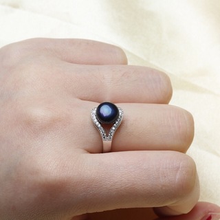 素敵な天然淡水真珠のボリューム感で楽しめます♪ダイヤ入ブラックパール指輪(リング(指輪))