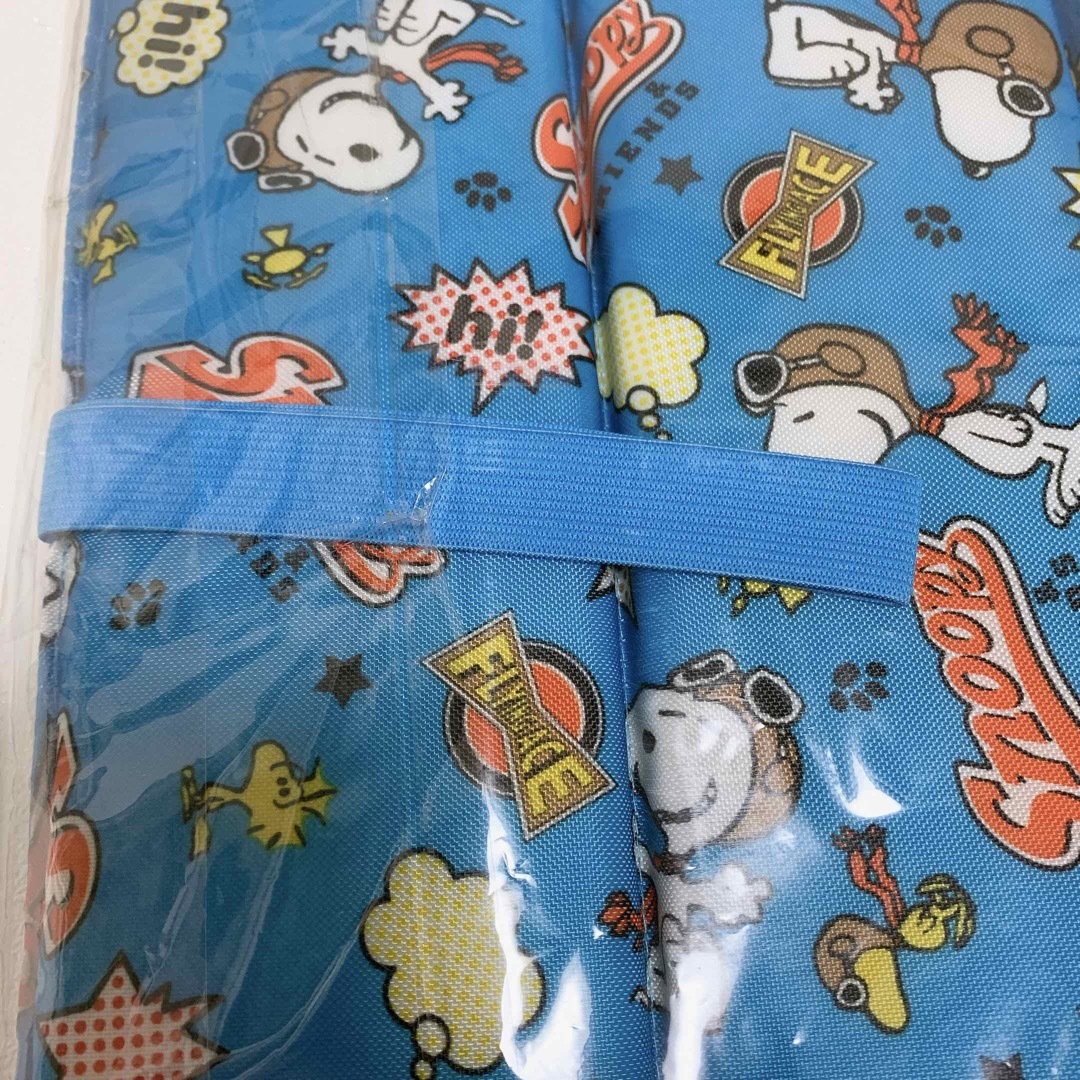 SNOOPY(スヌーピー)の【新品】スヌーピー折り畳みクッション　携帯クッション エンタメ/ホビーのおもちゃ/ぬいぐるみ(その他)の商品写真