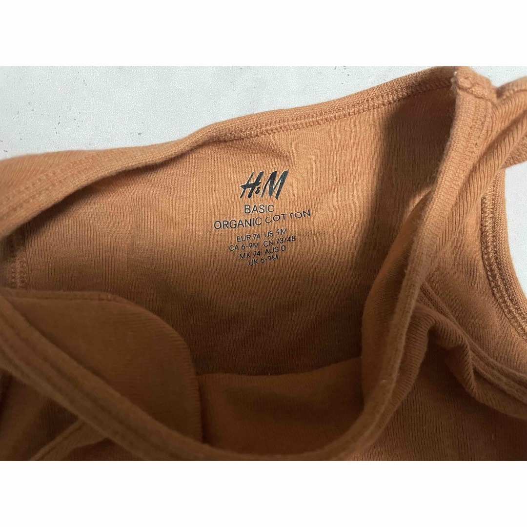 H&M(エイチアンドエム)のH&M オーガニックコットン　タンクトップとオールインワン キッズ/ベビー/マタニティのベビー服(~85cm)(ロンパース)の商品写真