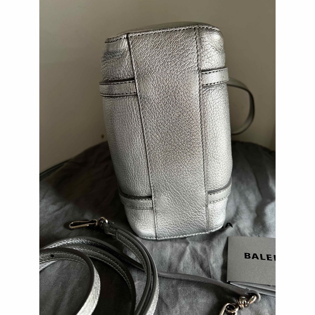 BALENCIAGA BAG(バレンシアガバッグ)のbalenciaga バレンシアガ  エヴリデイトート　xxs シルバー レディースのバッグ(トートバッグ)の商品写真