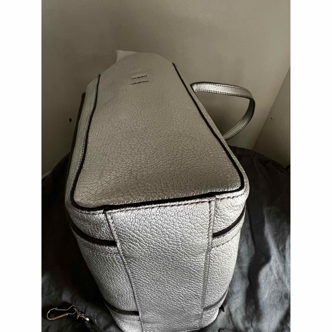 BALENCIAGA BAG(バレンシアガバッグ)のbalenciaga バレンシアガ  エヴリデイトート　xxs シルバー レディースのバッグ(トートバッグ)の商品写真