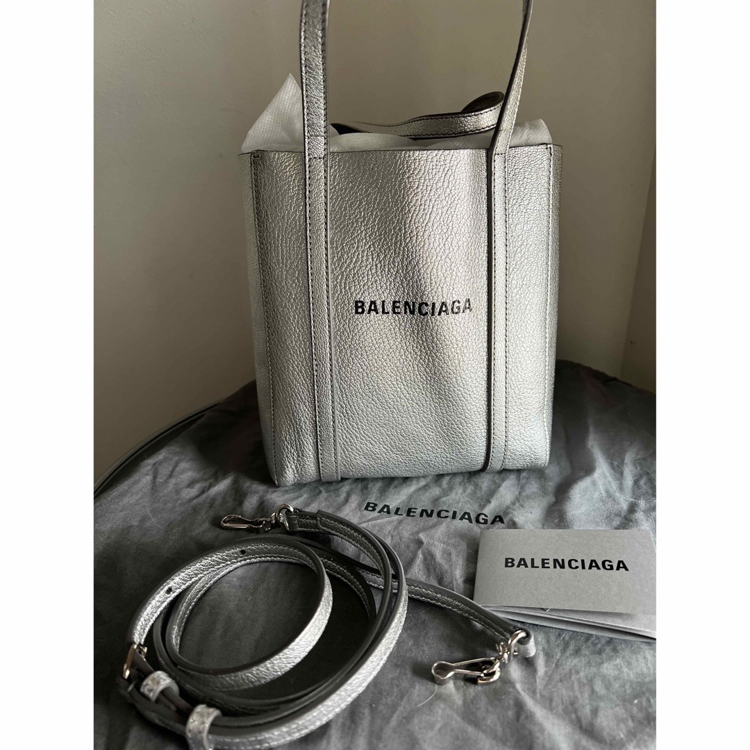 BALENCIAGA BAG(バレンシアガバッグ)のbalenciaga バレンシアガ  エヴリデイトート　xxs シルバー レディースのバッグ(トートバッグ)の商品写真