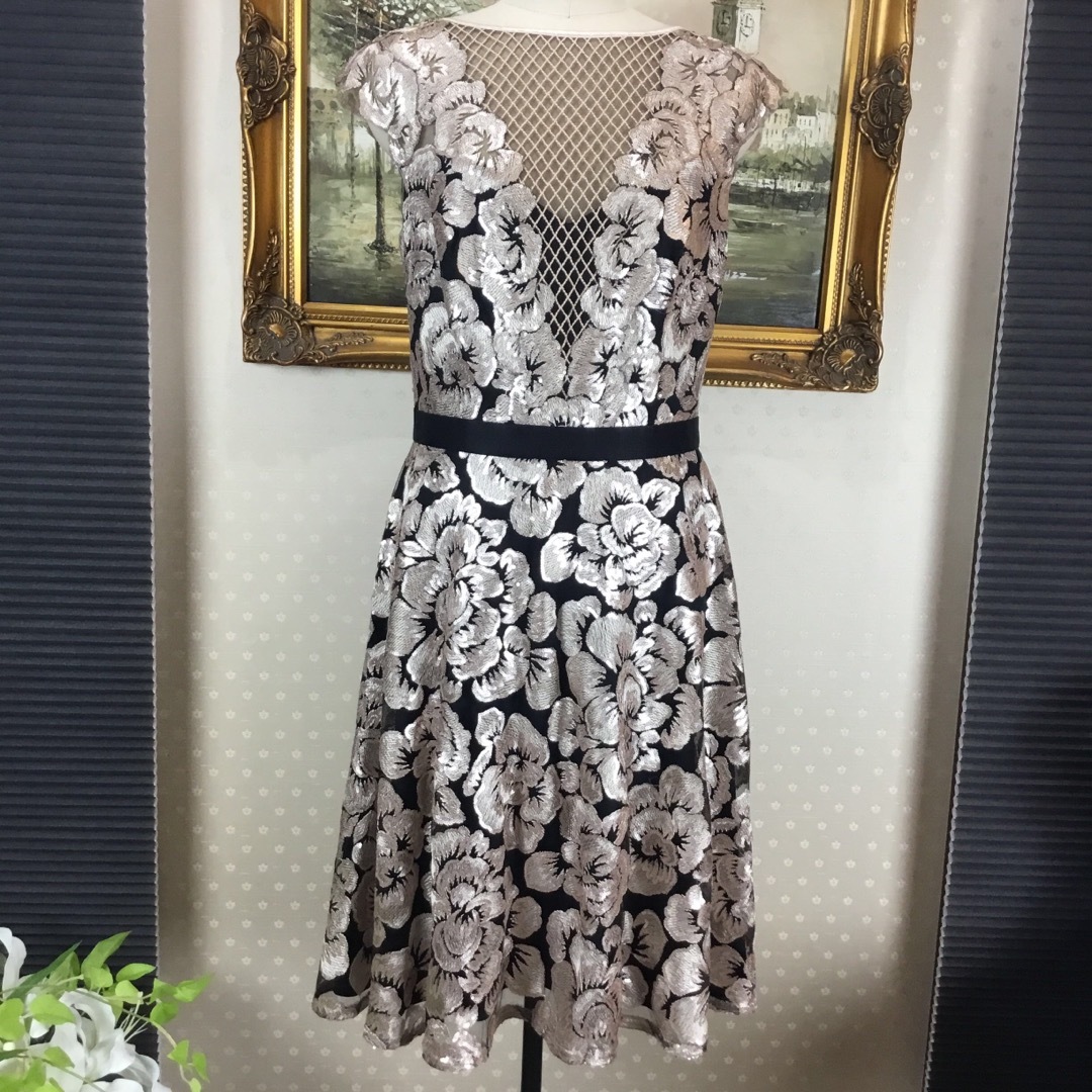 新品☆ TADASHI SHOJI サイズ6 【T56】