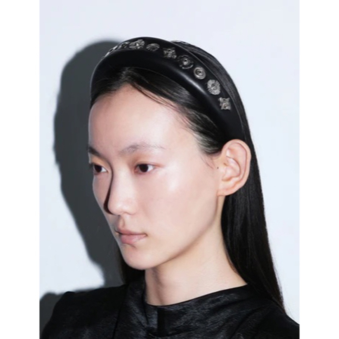 TOGA(トーガ)のTOGA ARCHIVES LEATHER HEADBAND 1 カチューシャ レディースのヘアアクセサリー(カチューシャ)の商品写真