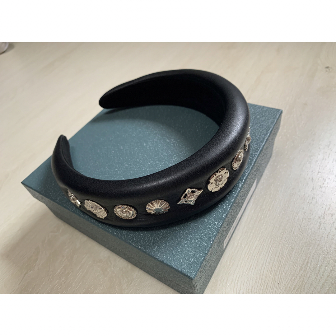 TOGA - TOGA ARCHIVES LEATHER HEADBAND 1 カチューシャの通販 by たら