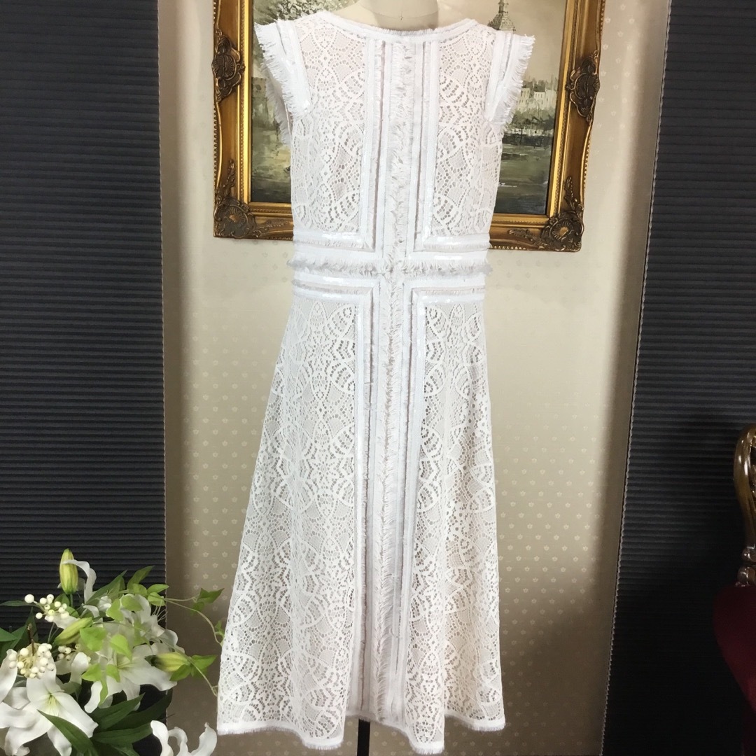 新品☆ TADASHI SHOJI ホワイト　サイズ4【T152】