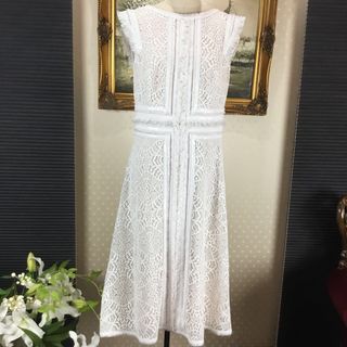 タダシショウジ(TADASHI SHOJI)の新品☆ TADASHI SHOJI   ホワイト　サイズ4【T152】(ロングワンピース/マキシワンピース)