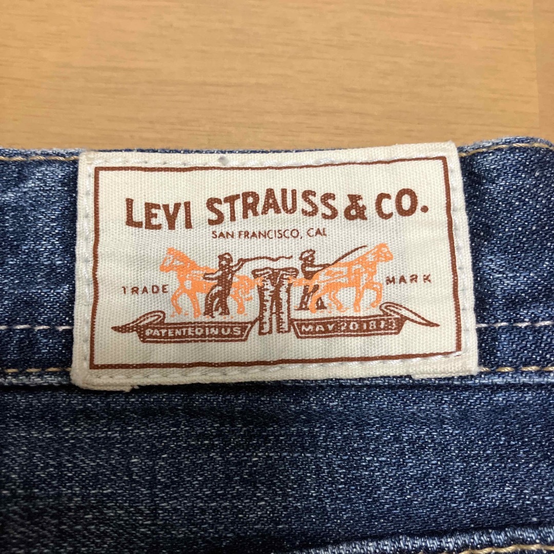 Levi's(リーバイス)のストレートジーンズ　インディゴブルー　Levi's レディースのパンツ(デニム/ジーンズ)の商品写真