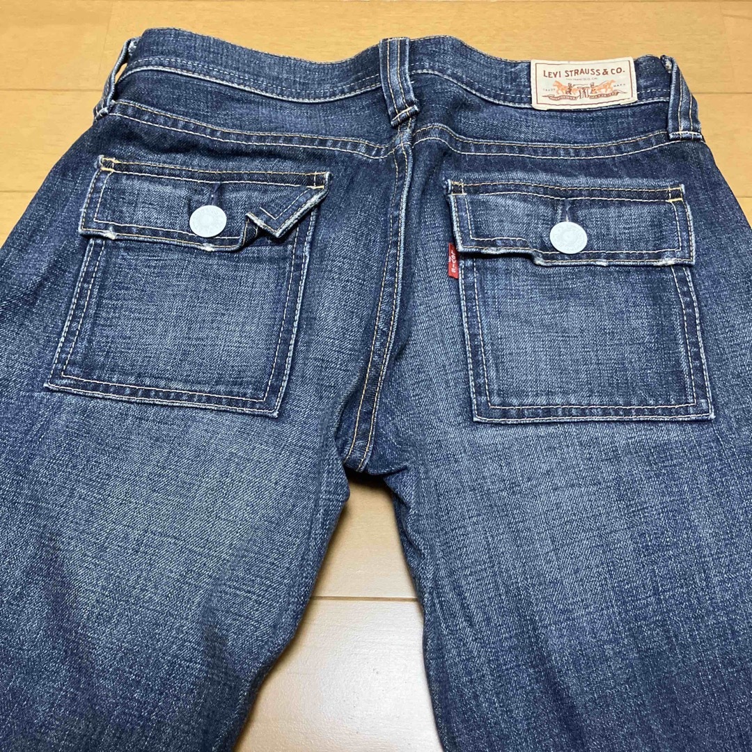 Levi's(リーバイス)のストレートジーンズ　インディゴブルー　Levi's レディースのパンツ(デニム/ジーンズ)の商品写真