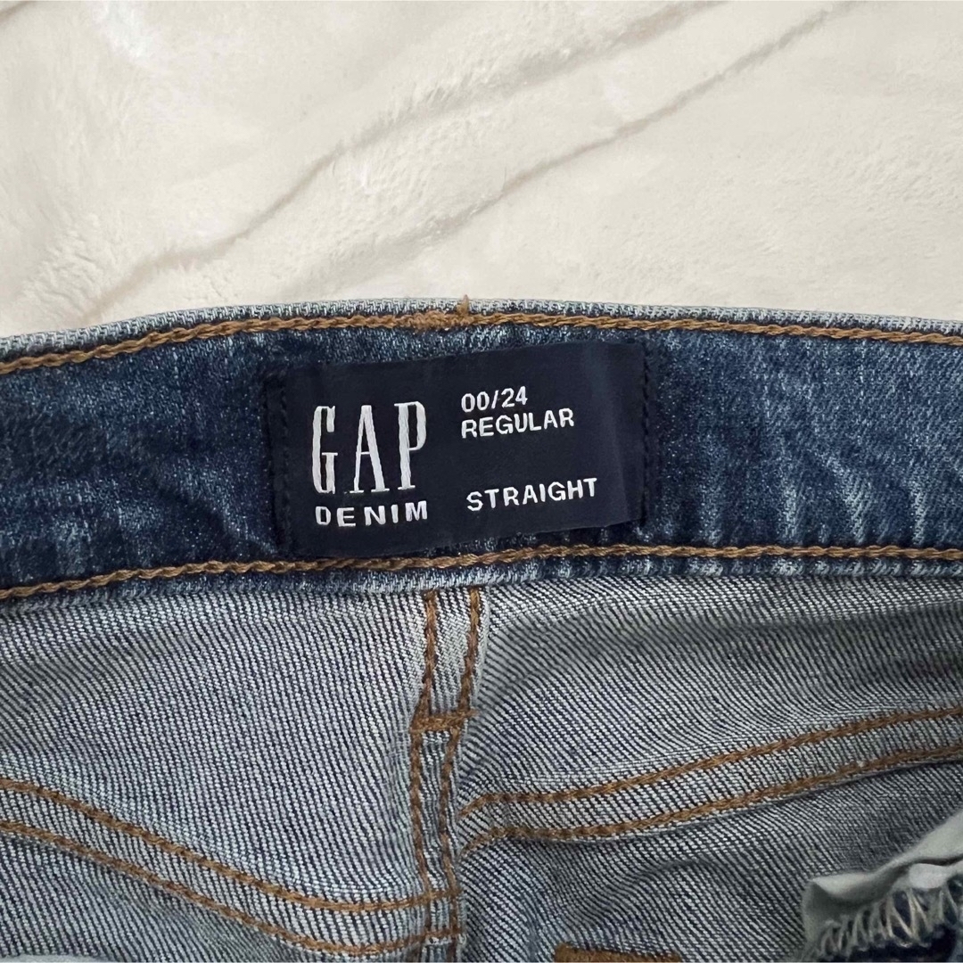 GAP(ギャップ)のGAP ストレートデニム　ダメージ レディースのパンツ(デニム/ジーンズ)の商品写真