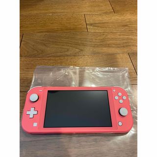 ニンテンドースイッチ(Nintendo Switch)のNintendo Switch Lite コーラル　本体(携帯用ゲーム機本体)