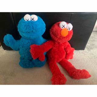 セサミストリート(SESAME STREET)のUNIQLO KAWS クッキーモンスター×エルモ　２個セット(ぬいぐるみ)