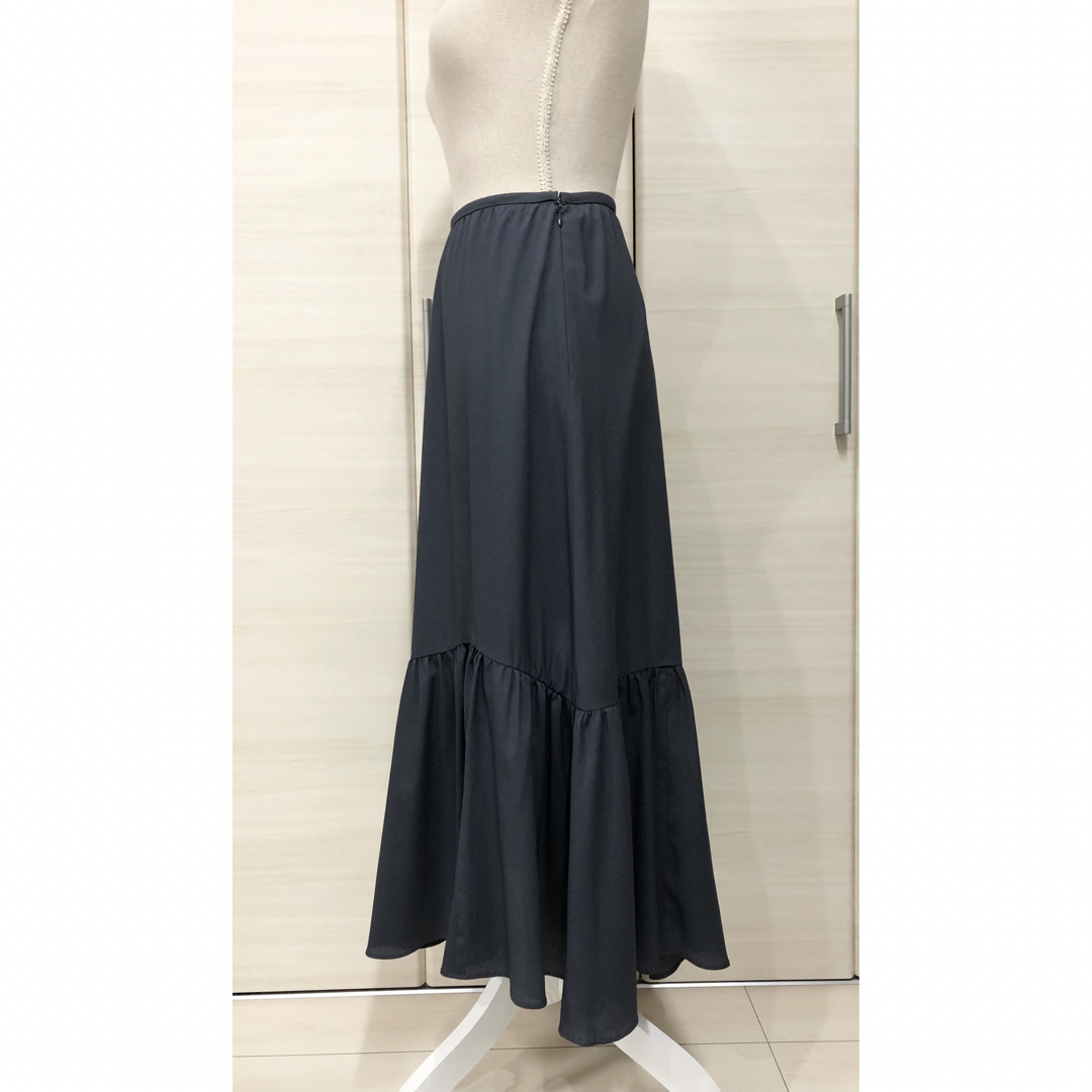 IENA(イエナ)のIENA ギャザーティアードスカート　36 ネイビー　2021ss レディースのスカート(ロングスカート)の商品写真