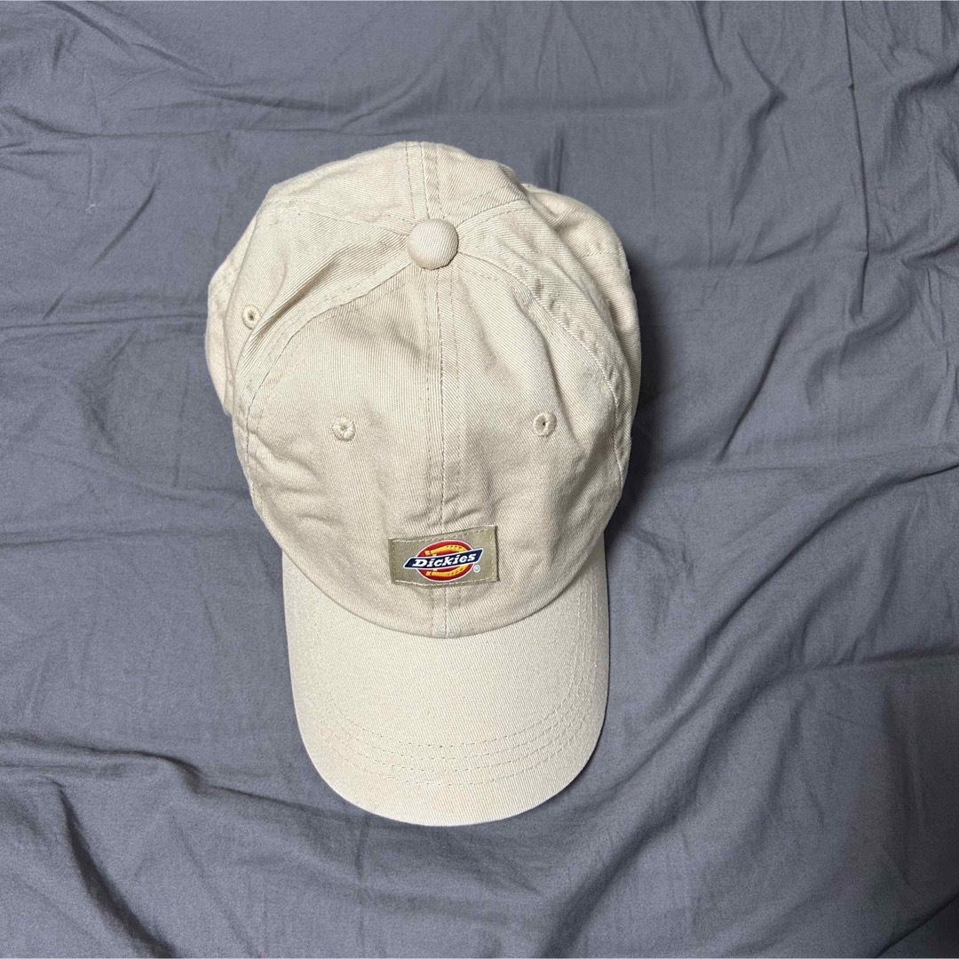 Dickies(ディッキーズ)の【ディッキーズ】ベージュ　ベースボールキャップ レディースの帽子(キャップ)の商品写真