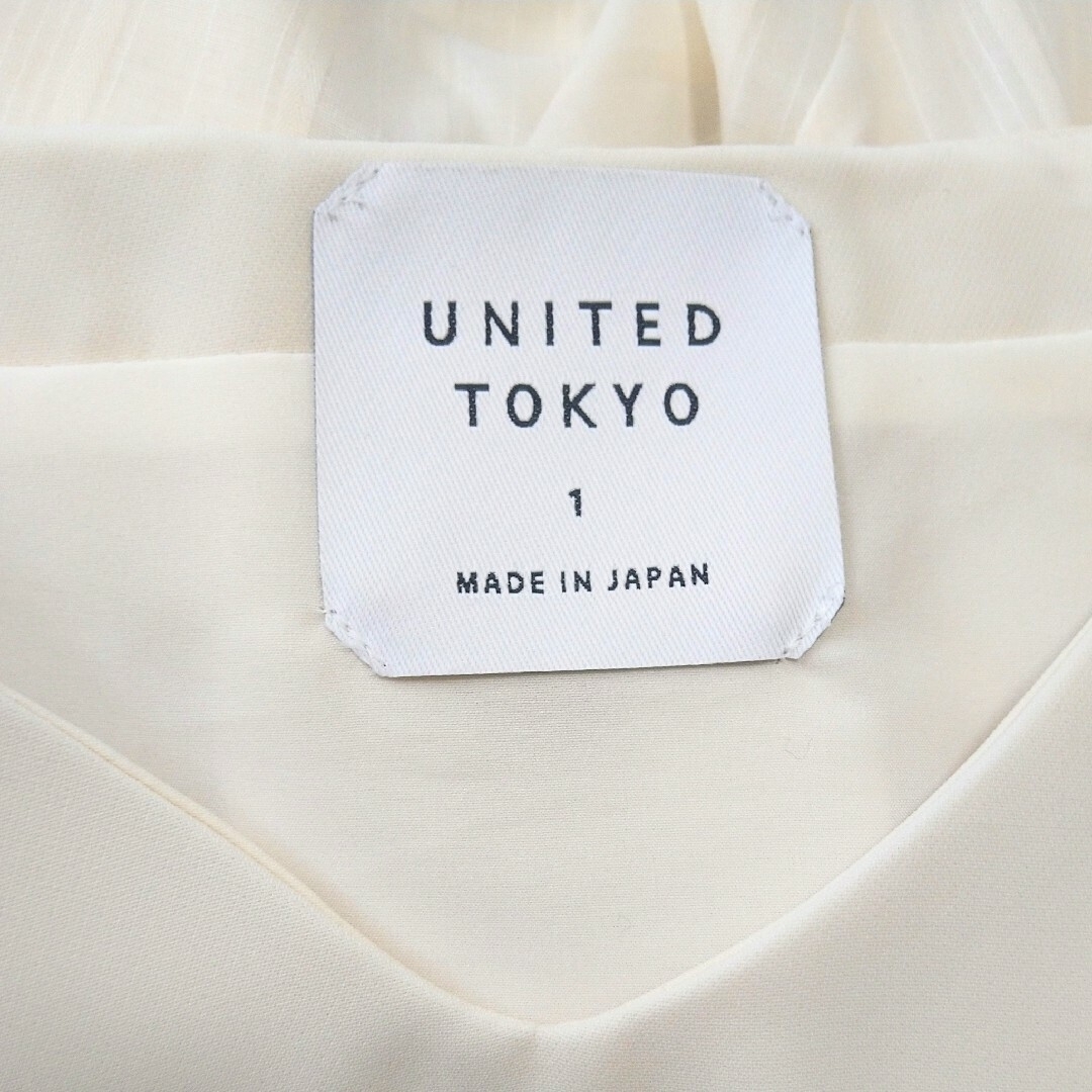 UNITED TOKYO(ユナイテッドトウキョウ)のえり様専用！美品！ユナイテッドトウキョウ　白ブラウス　短時間着用 レディースのトップス(シャツ/ブラウス(半袖/袖なし))の商品写真