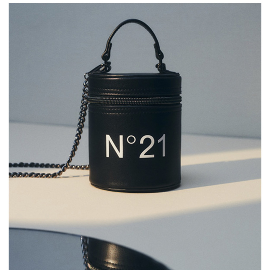 N°21(ヌメロヴェントゥーノ)の【N°21ヌメロヴェントゥーノ】バニティバッグ レディースのバッグ(ハンドバッグ)の商品写真