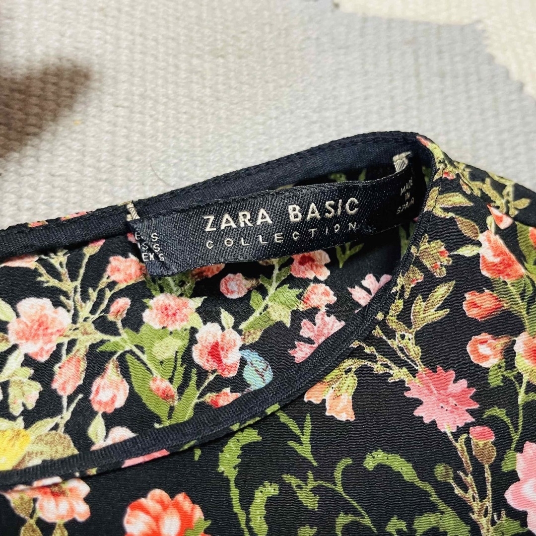 ZARA(ザラ)の美品　ZARA フリルデザイン　トップス　花柄　 レディースのトップス(カットソー(長袖/七分))の商品写真