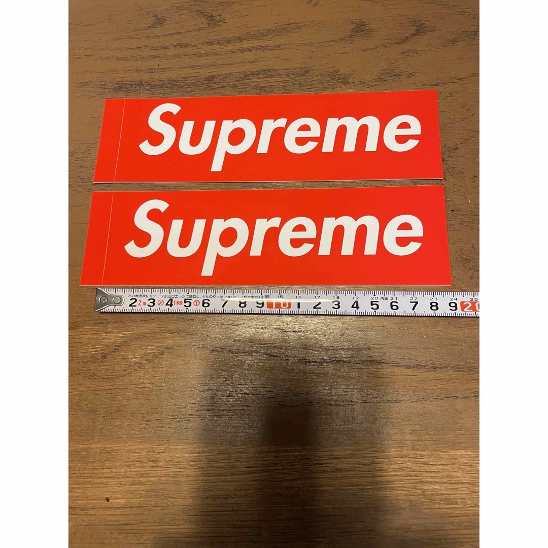 Supreme(シュプリーム)の新品　supreme ステッカー　2枚 自動車/バイクのバイク(ステッカー)の商品写真