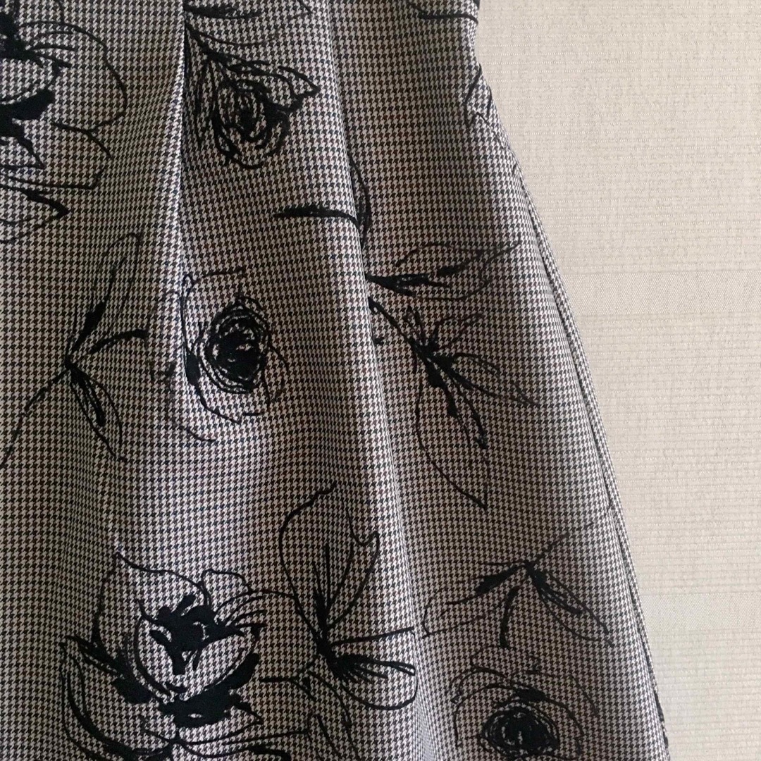 Lochie(ロキエ)の花柄スカート レディースのスカート(ロングスカート)の商品写真