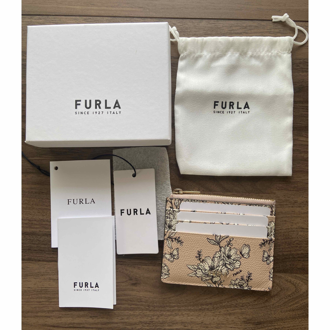 Furla(フルラ)のフルラ花柄カードケース レディースのファッション小物(名刺入れ/定期入れ)の商品写真