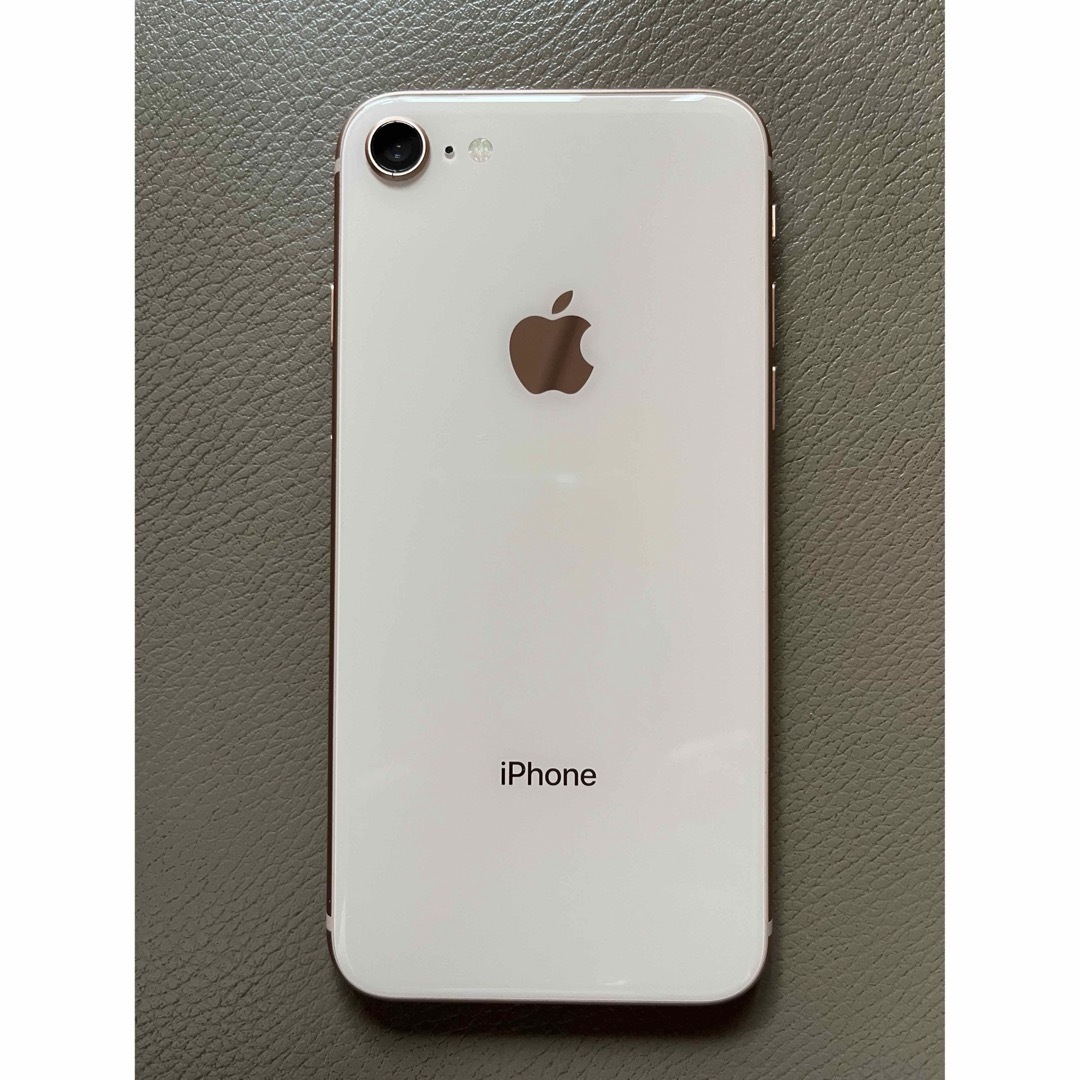 iPhone(アイフォーン)のiPhone 8 コールド　64GB美品 スマホ/家電/カメラのスマートフォン/携帯電話(スマートフォン本体)の商品写真