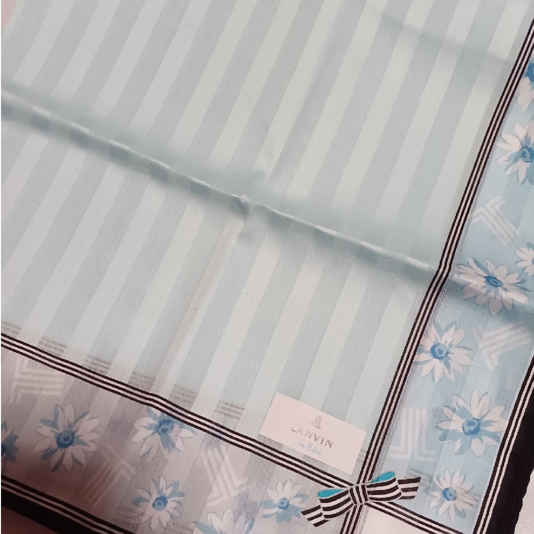 LANVIN en Bleu(ランバンオンブルー)の値下げ📌ランバンen Bleu☆大判ハンカチーフ58×58 レディースのファッション小物(ハンカチ)の商品写真