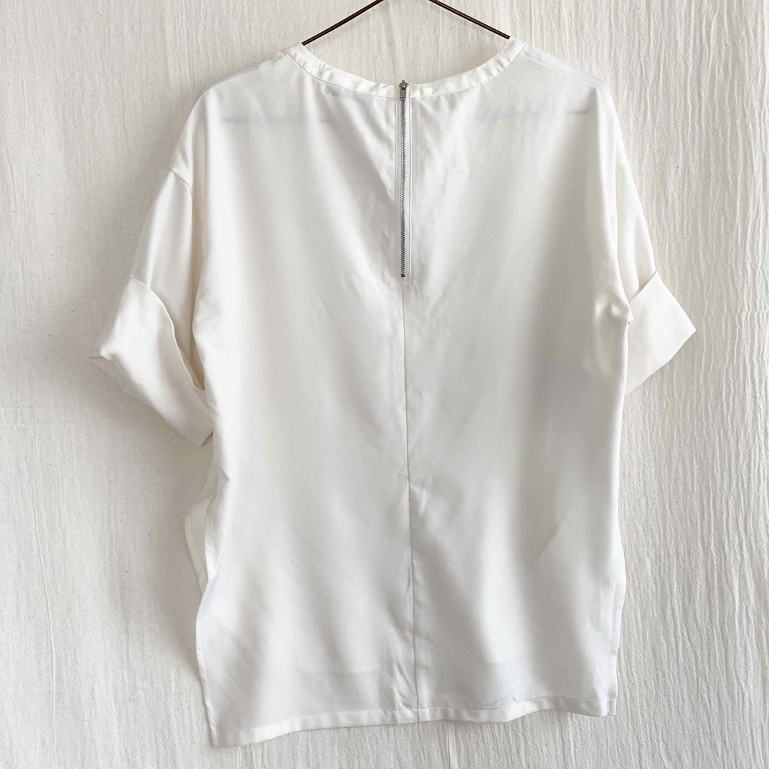 JEANASIS(ジーナシス)のJEANASIS ジーナシス　ホワイト　半袖　シャツ　トップス　フリーサイズ レディースのトップス(Tシャツ(半袖/袖なし))の商品写真