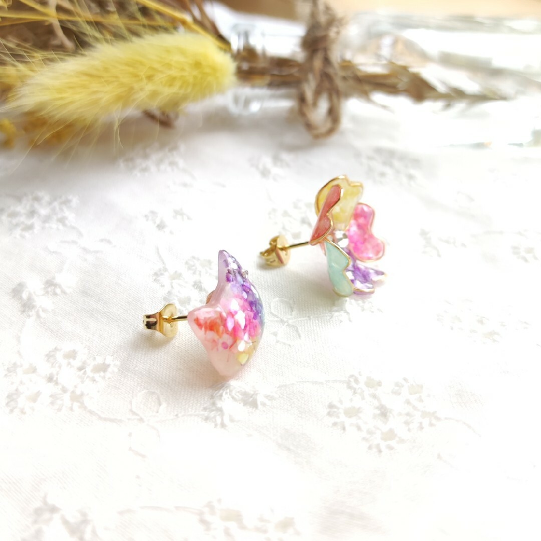 ピアス　花　猫　レジン ハンドメイドのアクセサリー(ピアス)の商品写真