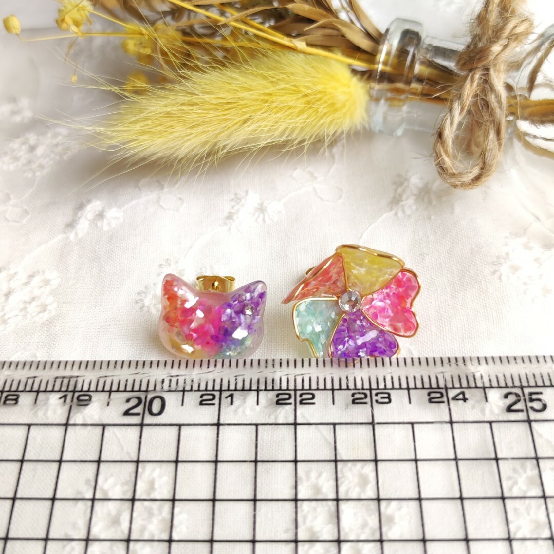 ピアス　花　猫　レジン ハンドメイドのアクセサリー(ピアス)の商品写真