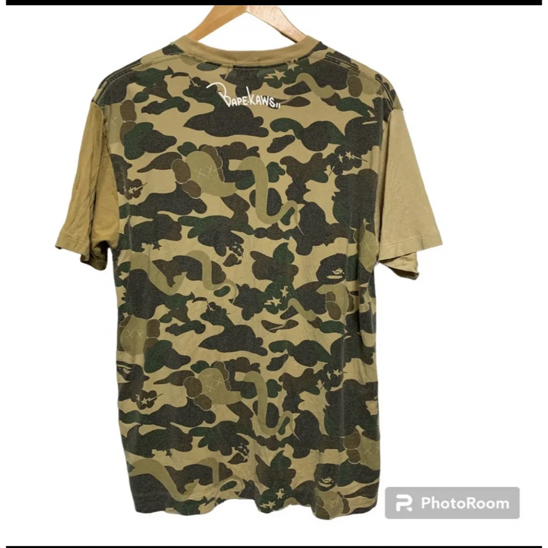 A BATHING APE(アベイシングエイプ)の激レア!!A BATHING APE ×KAWS 総柄カモフラ Tシャツ メンズのトップス(Tシャツ/カットソー(半袖/袖なし))の商品写真