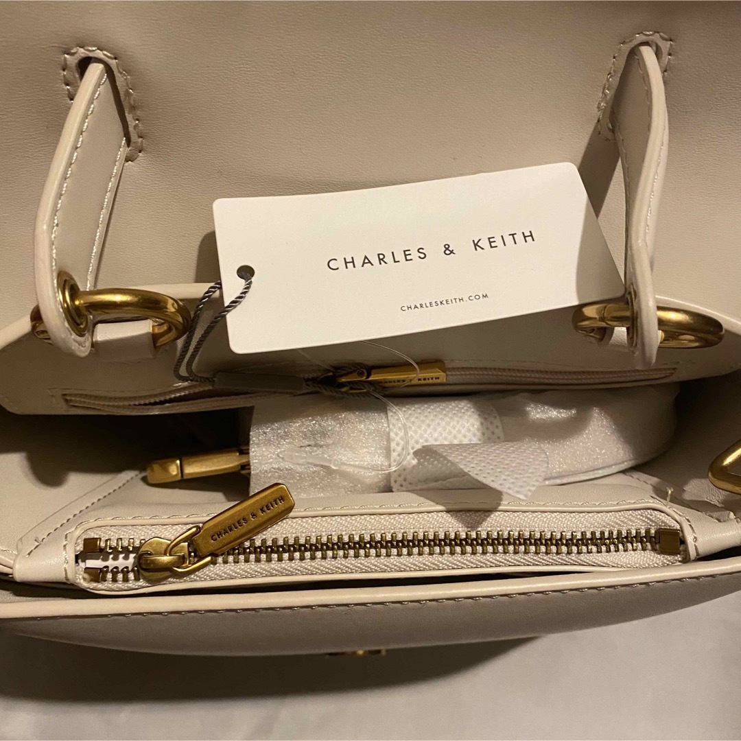 超お得！新品ほぼ未使用⭐︎CHARLES\u0026KEITH新作バック