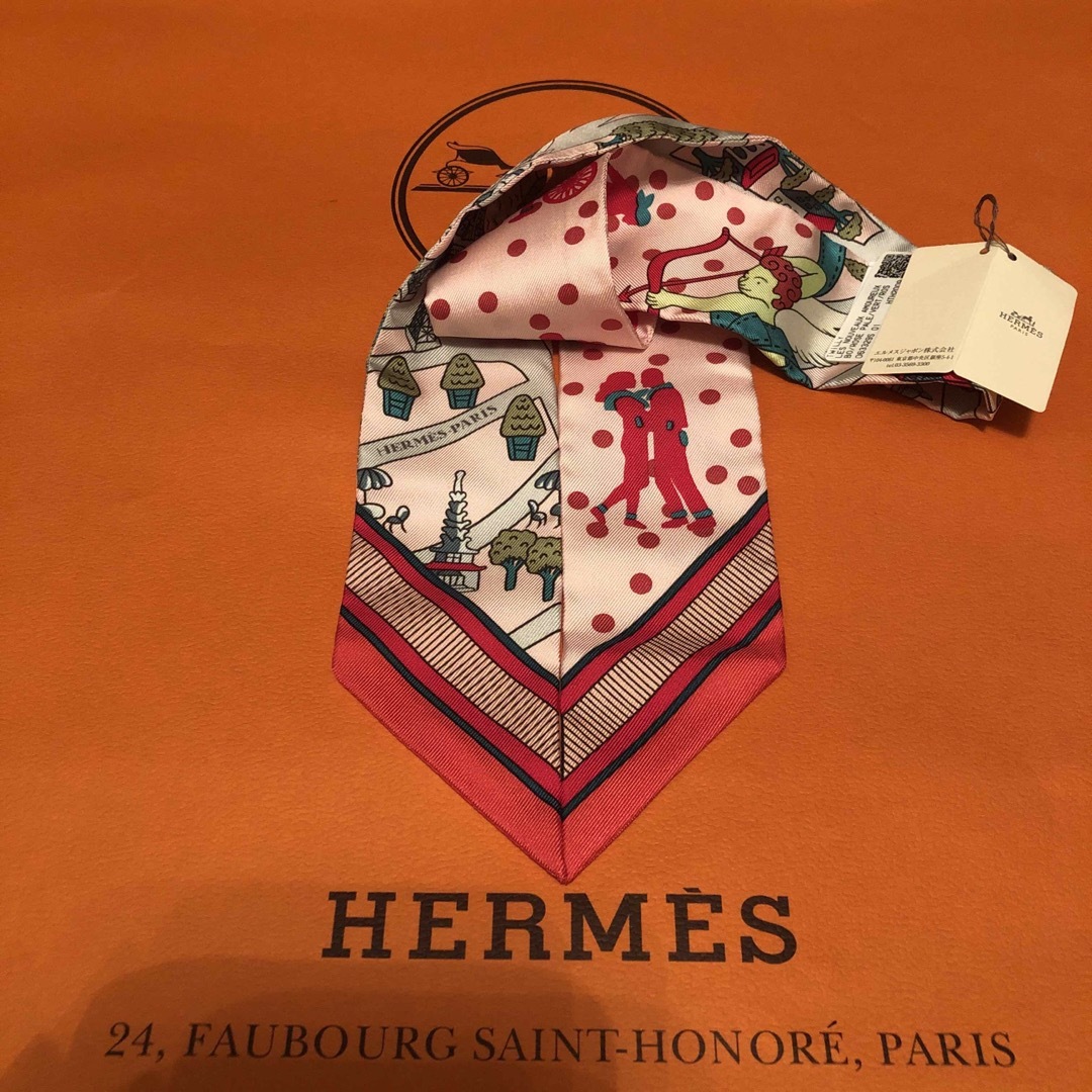 Hermes(エルメス)の新品　エルメス　ツイリー   パリの恋人たち レディースのファッション小物(バンダナ/スカーフ)の商品写真