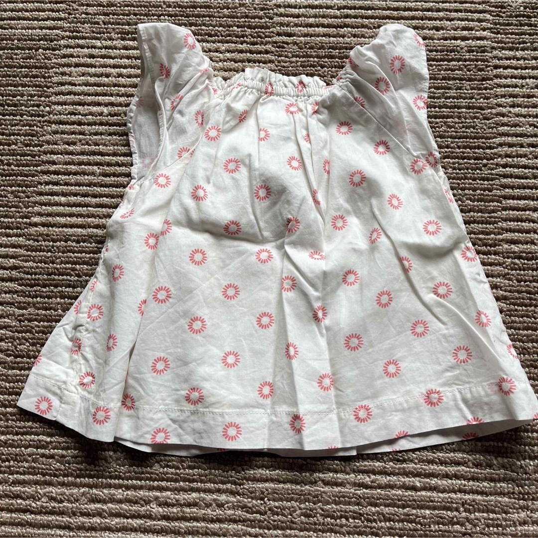 babyGAP(ベビーギャップ)のベビーギャップ コットンフレアトップス2枚セット90 キッズ/ベビー/マタニティのキッズ服女の子用(90cm~)(Tシャツ/カットソー)の商品写真