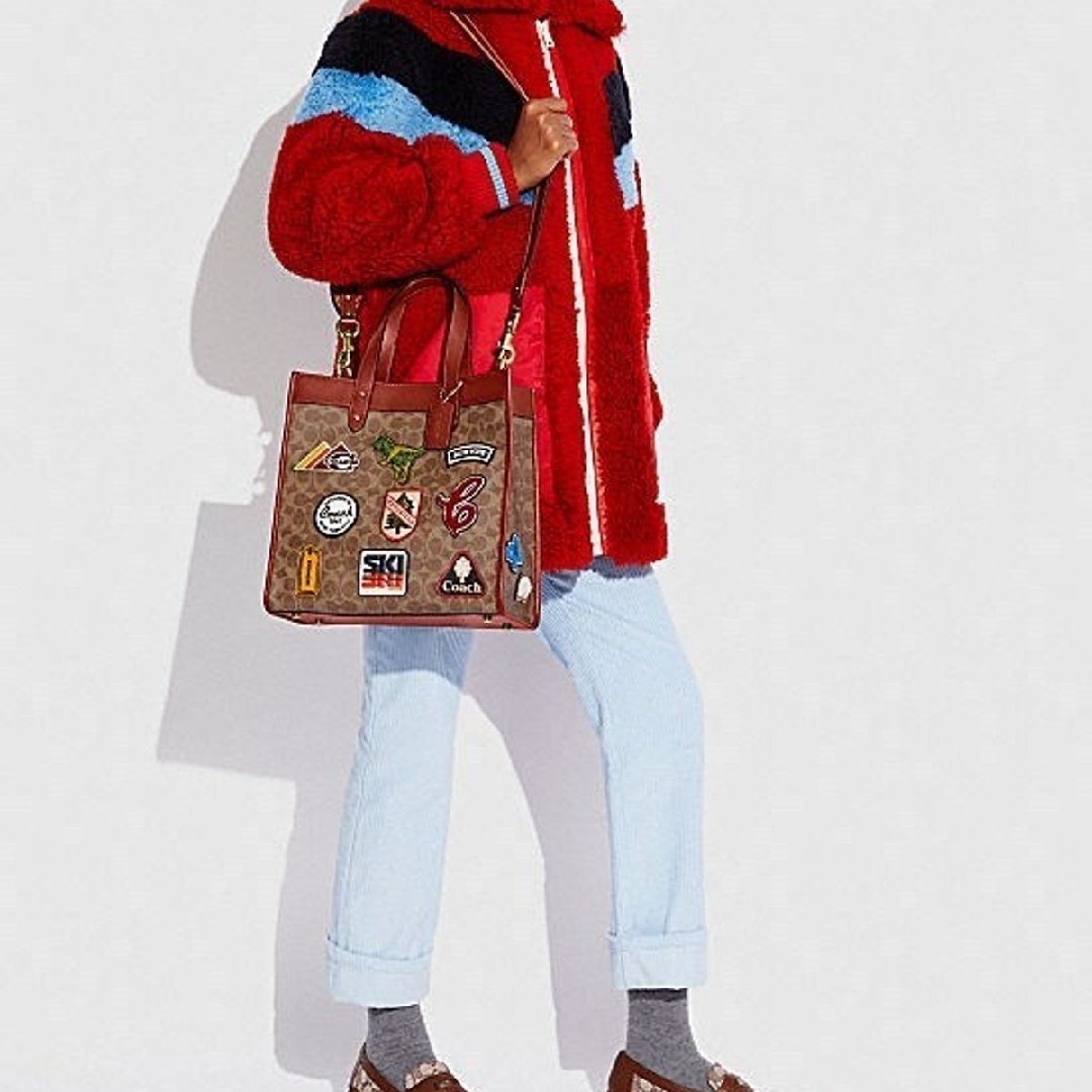 coach コーチ フィールド トート ショルダー ウィズ パッチ バッグの