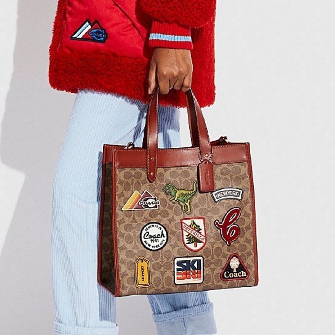 coach コーチ フィールド トート ショルダー ウィズ パッチ バッグの