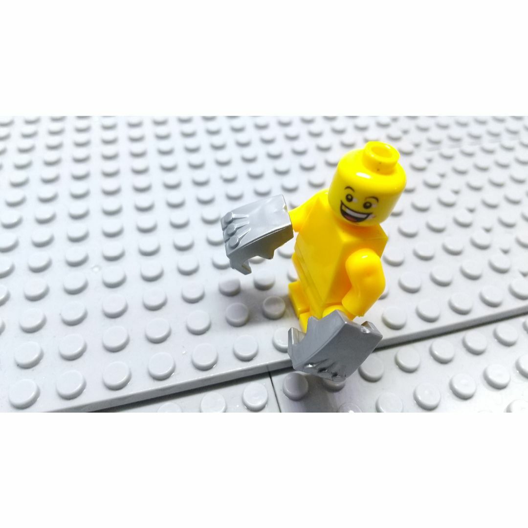 パワーグローブ　灰色　LEGO互換　レゴ武器　フィスト　拳　モンハン　インテリア エンタメ/ホビーのフィギュア(SF/ファンタジー/ホラー)の商品写真
