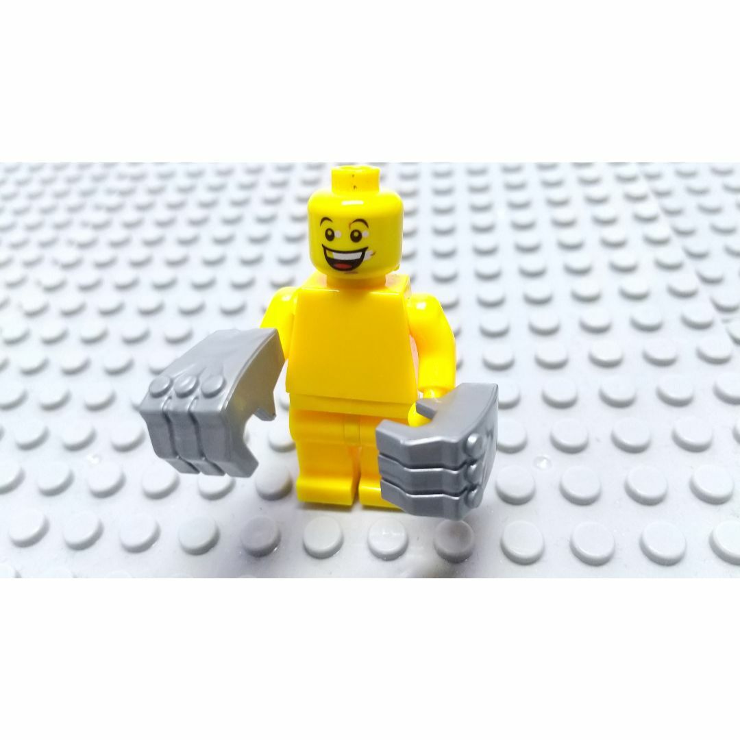 パワーグローブ　灰色　LEGO互換　レゴ武器　フィスト　拳　モンハン　インテリア エンタメ/ホビーのフィギュア(SF/ファンタジー/ホラー)の商品写真