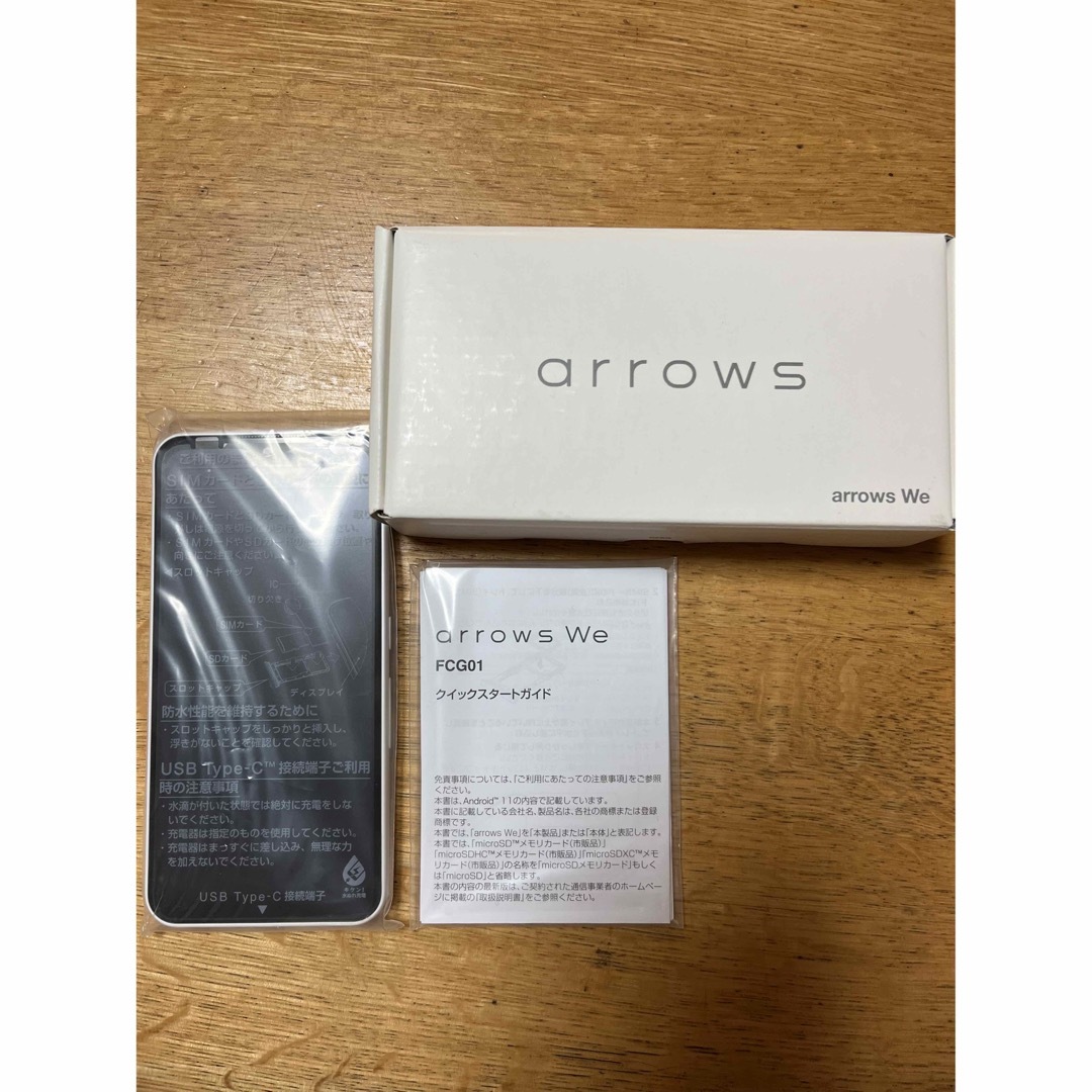 arrows(アローズ)のFCNT arrows We FCG01 ホワイト スマホ/家電/カメラのスマートフォン/携帯電話(スマートフォン本体)の商品写真