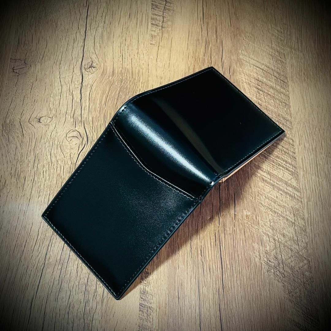 ガラスレザー 二つ折り 財布 カード２１枚 大容量 本革 牛革 ブラック 黒