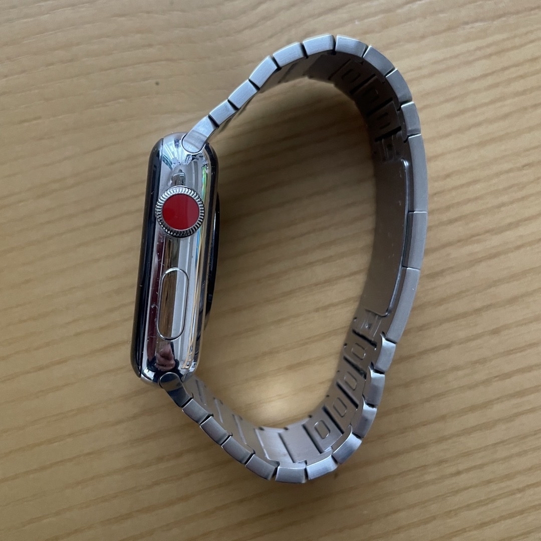 Apple(アップル)のApple Watch シリーズ3 セルラー 42mm ステンレス　ベルト付き メンズの時計(腕時計(デジタル))の商品写真