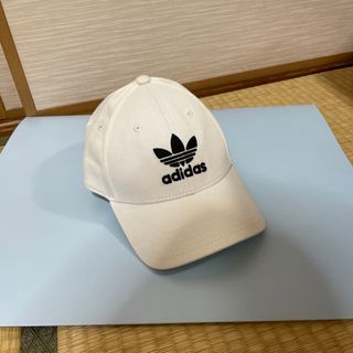 アディダス(adidas)のadidas アディダス　キャップ　美品　ホワイト　レディース　帽子　春夏(キャップ)