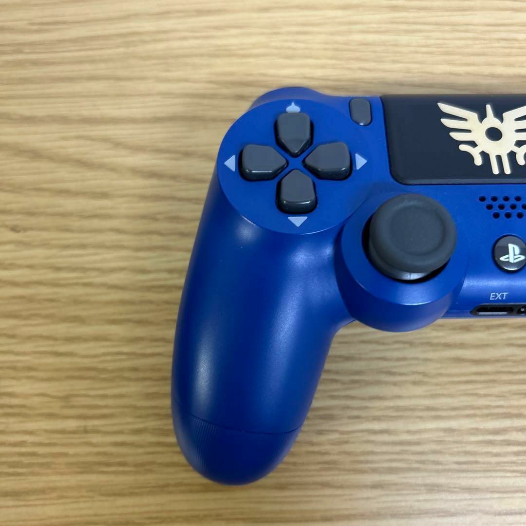 PlayStation4(プレイステーション4)のPlayStation4 DUALSHOCK4 ドラクエ ロトエディション エンタメ/ホビーのゲームソフト/ゲーム機本体(家庭用ゲーム機本体)の商品写真