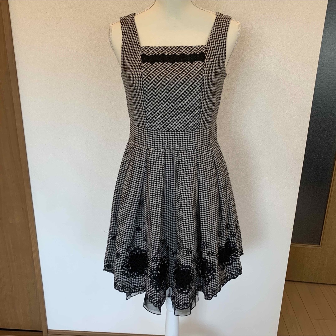 Lois CRAYON - 値下げ☆ロイスクレヨン PLACEPAUSE 花柄刺繍ワンピース