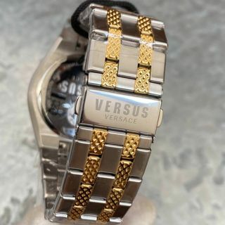 VERSACE - 【新品箱付き】ヴェルサーチ メンズ腕時計 シルバー ...