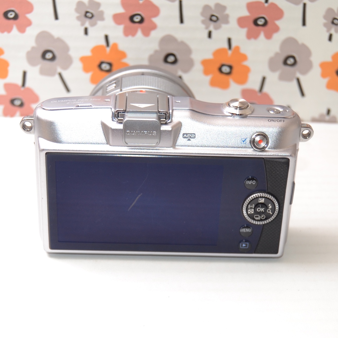 初心者の方にオススメのカメラ❤WiFi SDカード付き❤ オリンパス PM1 ミラーレスカメラ