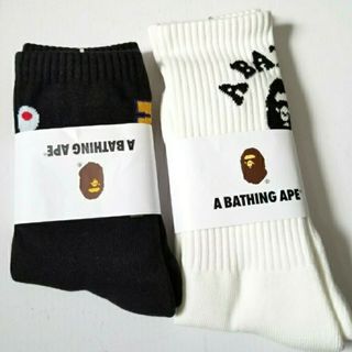 アベイシングエイプ(A BATHING APE)の新品未使用　A BATHING APE 　エイプ　靴下 ソックス　黒白2足(ソックス)