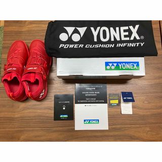 ヨネックス(YONEX)のヨネックス　パワークッションインフィニティ　26センチ　新品同様品　付属品完備(バドミントン)