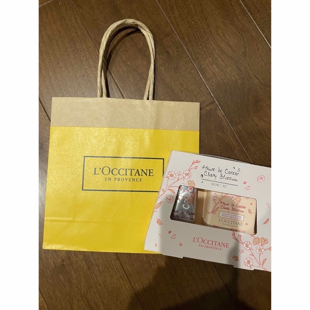 L'OCCITANE(ロクシタン)の【新品】ロクシタン　ギフトセット　紙袋 コスメ/美容のボディケア(ハンドクリーム)の商品写真