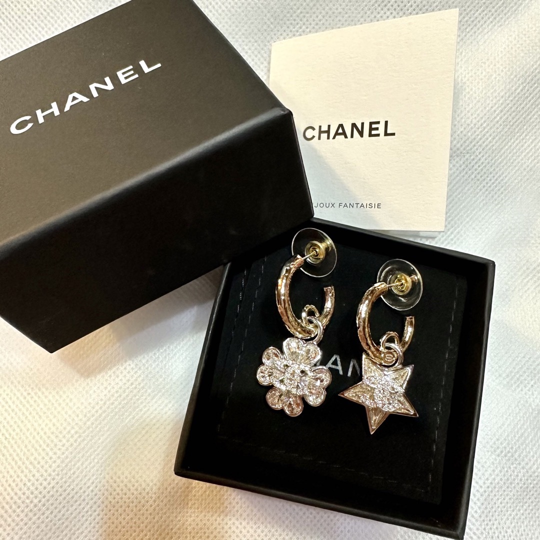 CHANEL - 2023 シャネル ピアス フープピアス 星 花 クローバーの通販