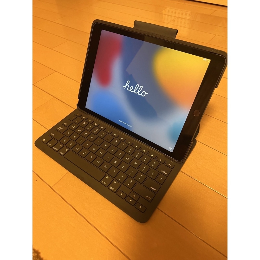 Apple(アップル)のiPad 第7世代 128GB wifi,Logicool slimfolio スマホ/家電/カメラのPC/タブレット(タブレット)の商品写真